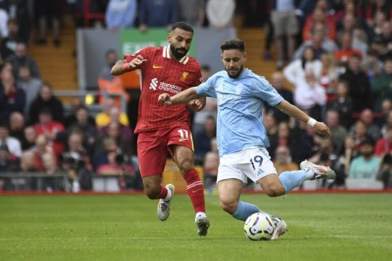 Salah Cabut Tapi Van Dijk dan Trent Bertahan di Liverpool