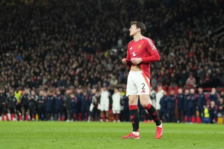 Bye MU! Victor Lindelof Putuskan Cabut dari Old Trafford