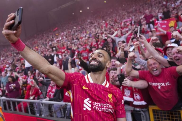 Mohamed Salah Unggah Selfie Bersejarah Usai Bawa Liverpool Juara
