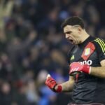 Manchester United Beneran Tertarik Angkut Emiliano Martinez?